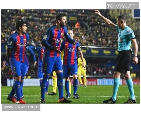 西甲焦点战巴塞罗那迎战比利亚雷亚尔争夺三分荣耀之战